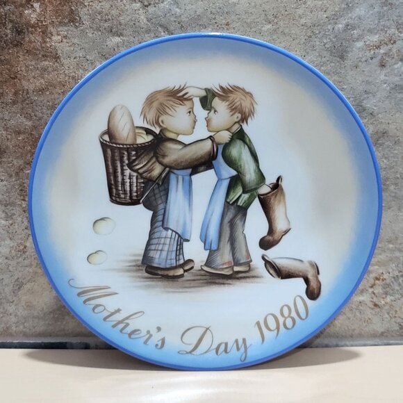 Schmid Hummel Mothers Day 1980 Mothers Little Helpers Decorative Wall Hanging Pl - Picture 1 of 10